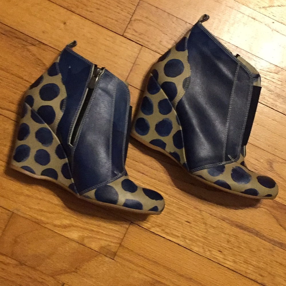 Goby Blue Dot Ankle Wedge Boots/Booties